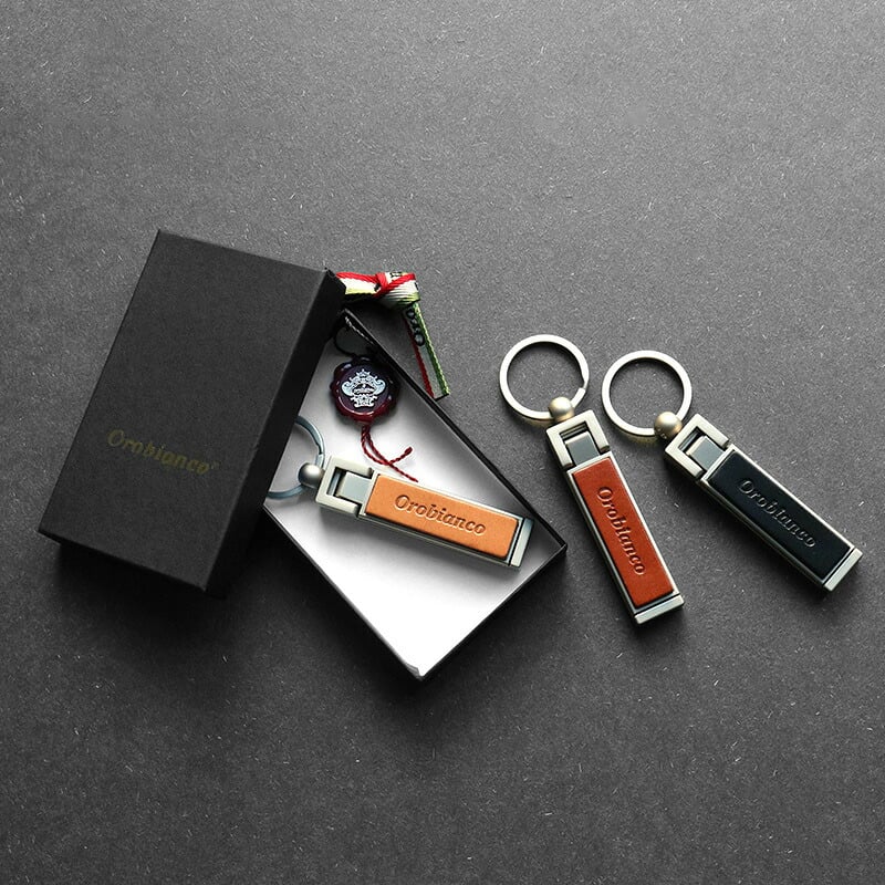 オロビアンコ スタンド＆バッグハンガー キーホルダー キーリング レザー 栃木レザー 革  バッグハンガー スマホスタンド Orobianco メンズ 男性 プレゼント ギフト おしゃれ 大人 高級 ビジネス 牛革 日本製 父の日 ブラック キャメル ベージュ スマートキー 誕生日