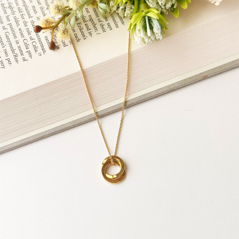 英国製 ハンドメイド ダブルリング ゴールドネックレス レディース 18Kゴールドプレーティング 上品 シンプル 誕生日 記念日 ギフト