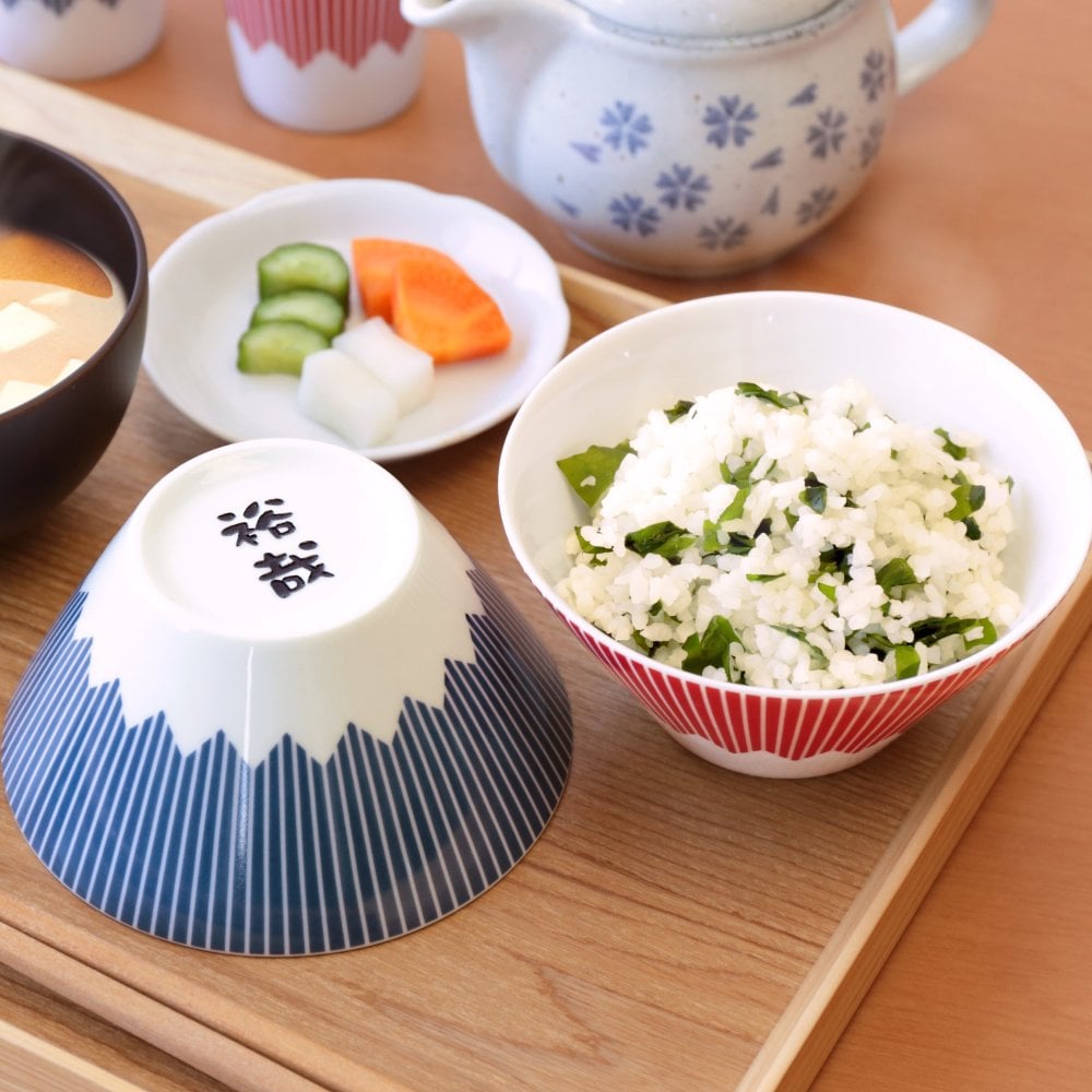 【名入れ】 ペア 茶碗 セット 名入れ ギフト 富士山グッズ 日本製 人気 おすすめ おしゃれ かわいい 食器 磁器 陶磁器 レンジ対応 男性 女性 結婚祝い 結婚記念日 引っ越し祝い 新築祝い《 FUJICUP 茶碗ペアセット 》 卒業 卒団 記念 送別 送別品 上司 同僚 部下 仲間 友達 親友 部活