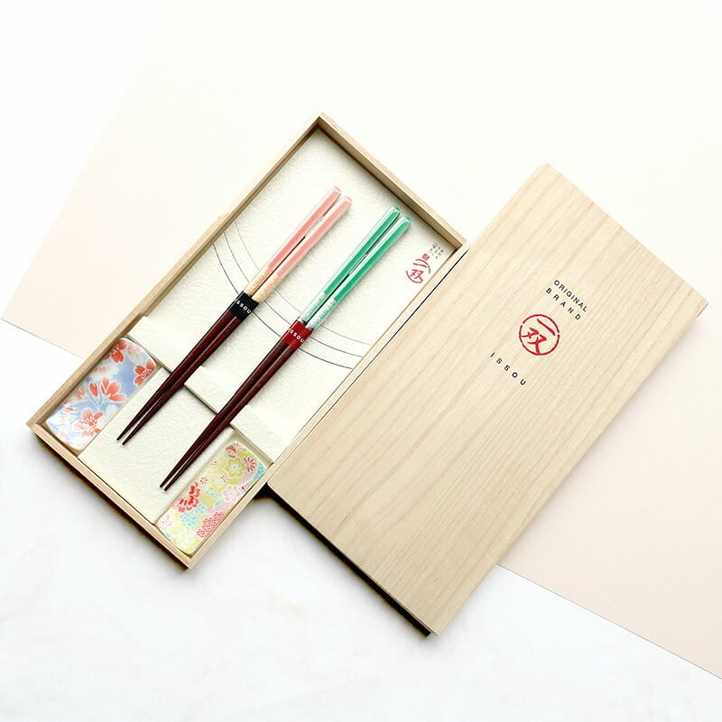 箸 箸置き 名入れ 二膳 ギフトセット お箸 セット ペア 桐箱 桜彩 潮風 ほのか 暁月 サクラ 桜 高級 夫婦箸 和食器 食洗機対応 ギフト プレゼント 金婚式 銀婚式 記念 記念品 お祝い 敬老の日 新居 両親 結婚祝 長寿祝 結婚記念日 国産 ピンク ブルー グリーン ゴールド