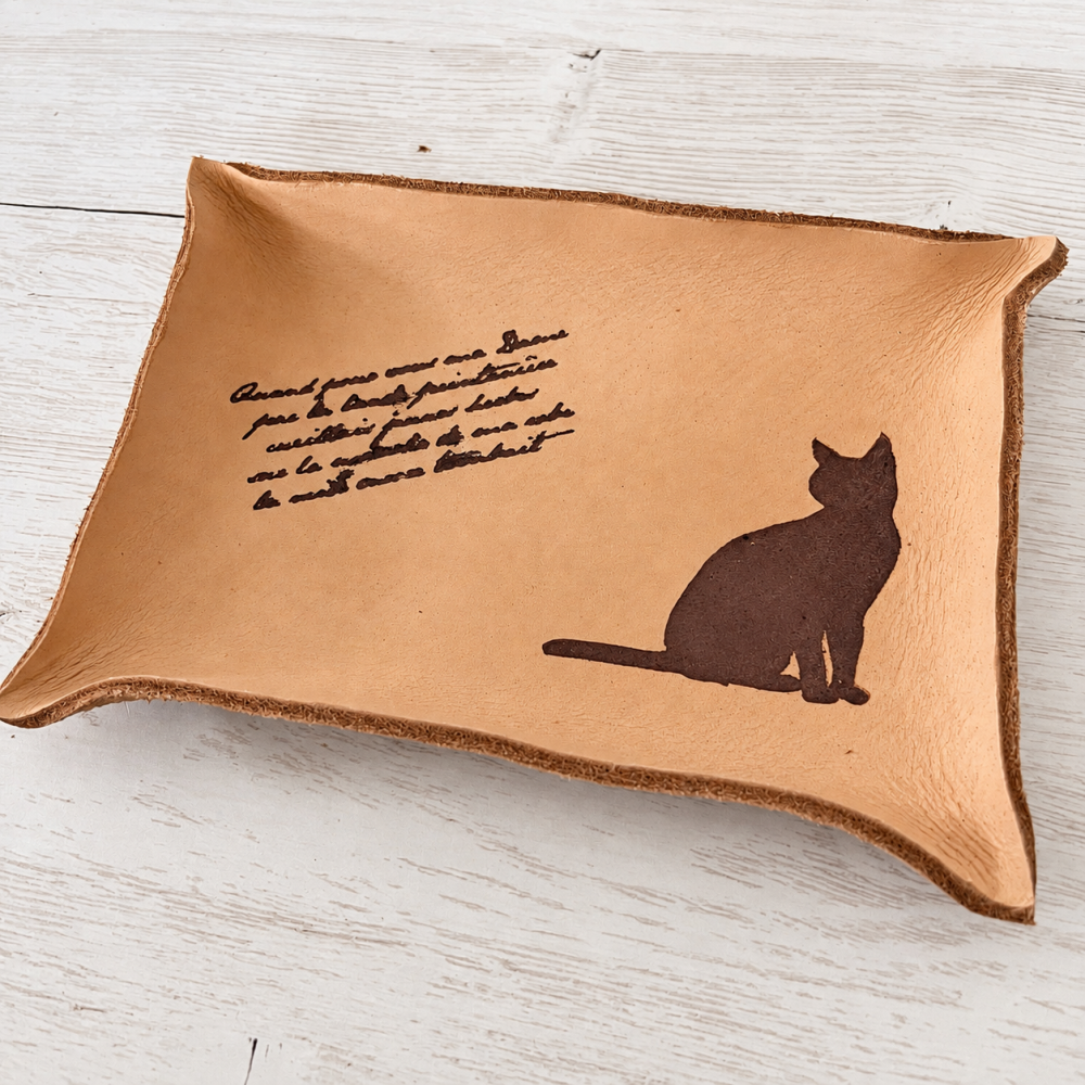 猫好きへ贈る 本革レザートレイ｜鍵・メガネ・アクセサリー置き｜15×10cm