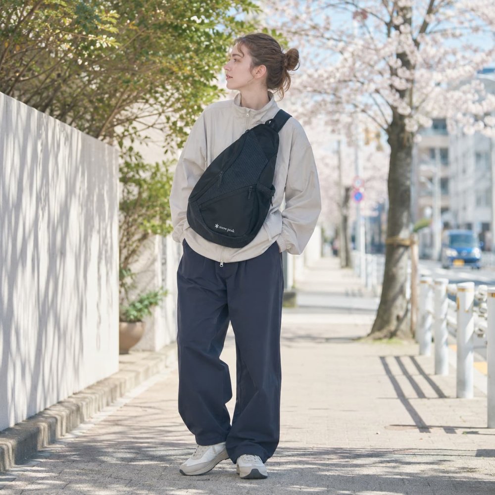 snowpeak Grid Sling Bag ボディバッグ ウエストバッグ 大容量 普段使い 使いやすい シンプル レディース メンズ ギフト プレゼント ブラック 100261sb07