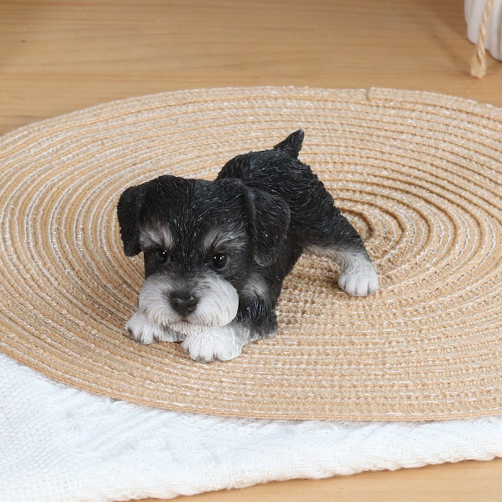 犬の置物 woobia ウービア かまえるシュナウザー 黒白 小 子犬 10cm 手のひらサイズ リアル動物オーナメント イギリス職人手彩色 玄関 デスク インテリア 縁起物 誕生日 お礼 退職祝い 新築祝い お祝い ギフト プレゼント かわいい