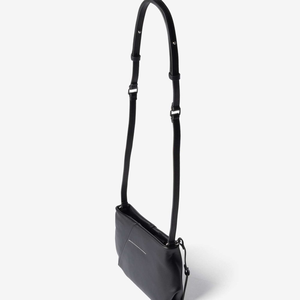 エムエム6 MM6 Maison Margiela メゾンマルジェラ Japanese FOLDED J SHOULDER BAG ジャパニーズ フォルデッド ショルダーバッグ SB5ZH0032 P8805 ユニセックス バッグ
