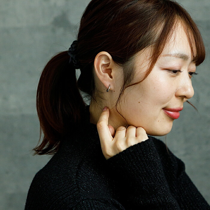 【ジュエリーの町 山梨甲府製】プラチナ フープピアス 細い 小さい PT900 幅2mm×直径13mm アレルギー対応  日本製 品質保証書 おすすめ 片耳 1個 かわいい