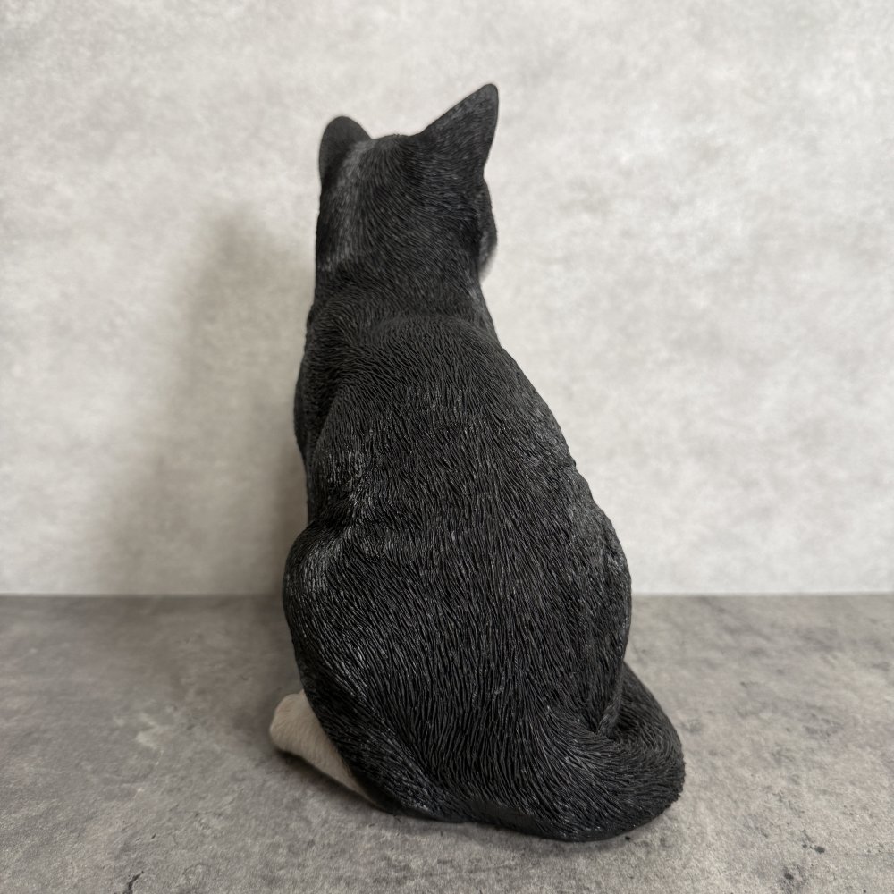 置物 お座りハチワレ黒白猫 ネコ 高さ22.5cm woobia ウービア 大きい かわいい おしゃれ ガーデン インテリア オブジェ 可愛い プレゼント 北欧 玄関 雑貨 動物 モダン 面白い 庭 ギフト 屋外 家 リアル 玄関先 ガーデンオーナメント