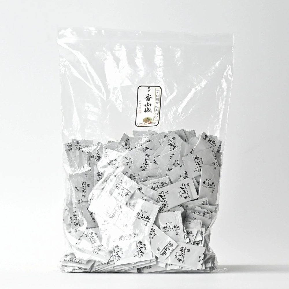ぶどう山椒 粉 小袋 | 紀州香山椒 香山椒 二味 豆袋 25袋 / 500袋入| 山本勝之助商店 | 石臼挽き 和歌山県産 国産 香り 辛み うなぎ 蕎麦 贈り物 ギフト 麻婆豆腐 鍋