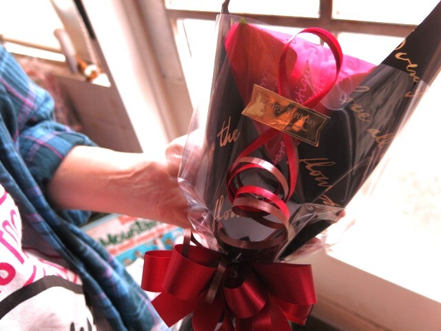 クリスマスプレゼント 彼女 人気 枯れない ミニ赤バラ 花束 赤薔薇 20本使用 プリザーブドフラワー ミニ花束 枯れずにいつまでもキレイな赤バラ プリザーブドフラワー