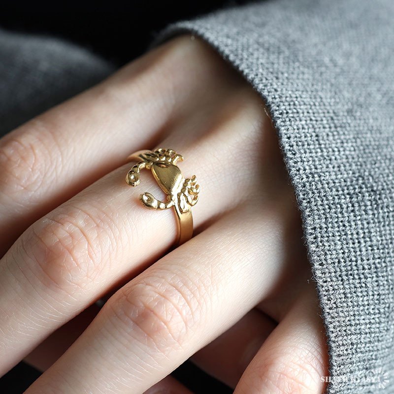ステンレス カニリング 蟹 ゴールドリング 個性的 ゴールド 18K GP フリーサイズ レディース 女性 指輪 金属アレルギー対応