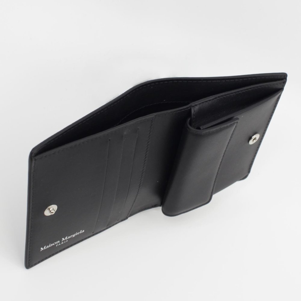 メゾン マルジェラ　Maison Margiela　二つ折り財布　SA3UI0007 P4745 T8103　ブラック　グレインレザー　4ステッチ バイフォールド ウォレット　コンパクト財布　シンプル ミニウォレット