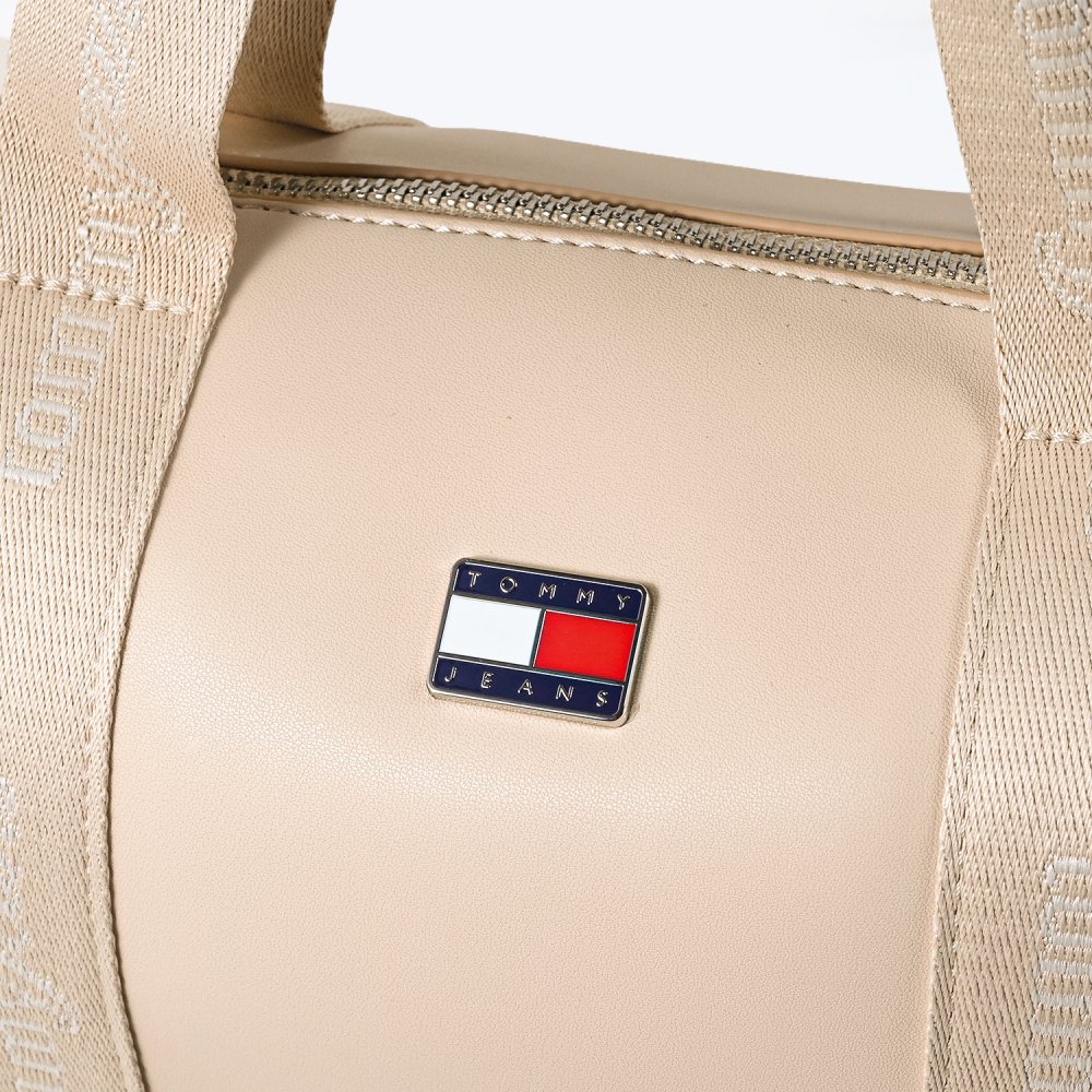 高品質ヨーロッパ輸入モデル トミーヒルフィガー TOMMY HILFIGER トートバッグ ミニトート ミニボストン レディース TOMMY JEANS DAILY ELEATED ホワイトクレイ AW0AW19044 AES WHITE CLAY 送別会 誕生日 結婚祝い 結婚式 彼氏 息子 夫 男性 名刺入れ 高級 父の日 母の日 即日発送