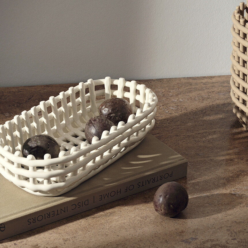 ferm LIVING ファームリビング セラミック バスケット オーバル 幅30cm 北欧雑貨 インテリア カゴ おしゃれ 小物入れ デンマーク 収納 陶器 ポットカバー 鉢カバー インテリア雑貨 北欧雑貨 キッチン 玄関 リビング
