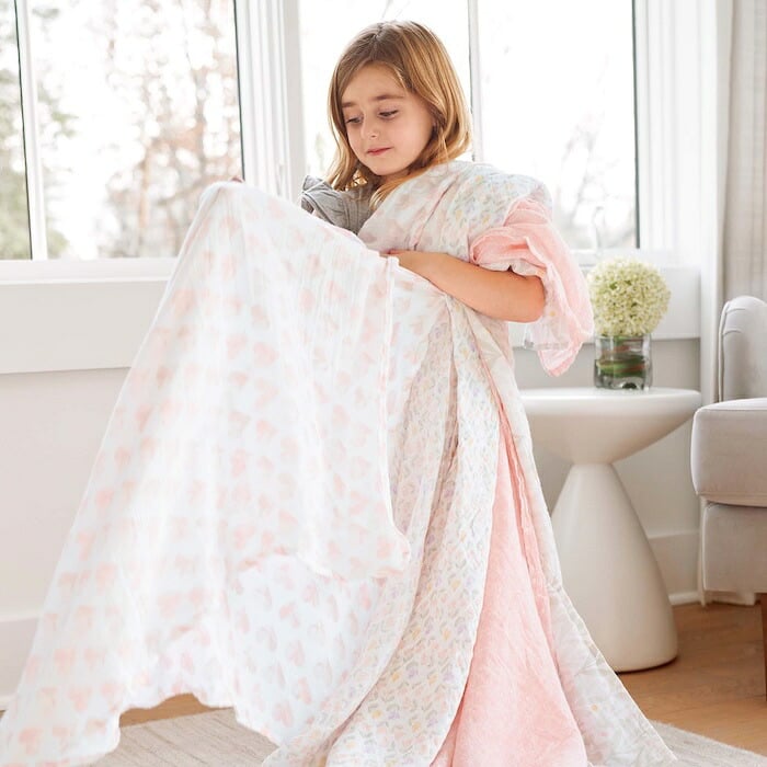 おくるみ スワドル 4枚セット 出産祝い aden+anais エイデンアンドアネイ ピースオブマイハート コットンモスリン ダブルガーゼ 大判 約112cm 新生児 退院 内祝い 出産内祝い 女の子 ギフト 専用ボックス入り ガーゼケット ブランケット 授乳ケープ おむつ替えシート 双子