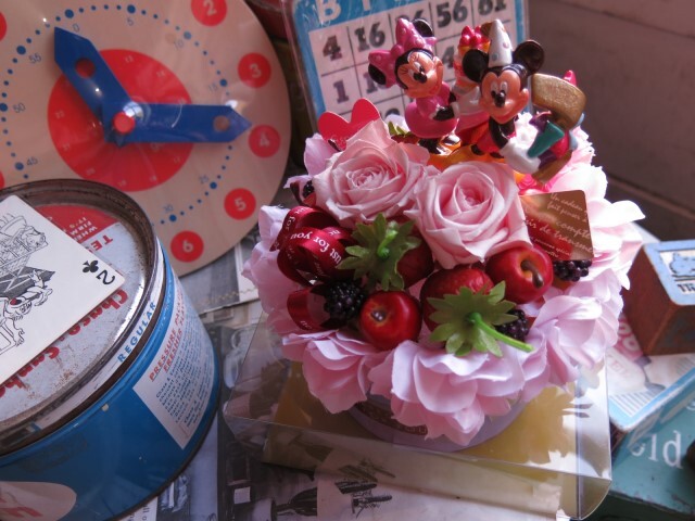 クリスマスプレゼント ミッキー ミニー 花束風 フラワーケーキ プリザーブドフラワー入り ケース付き ノーマル ミッキーマウス ミニー ◆誕生日プレゼント・記念日の贈り物におすすめのフラワーギフト