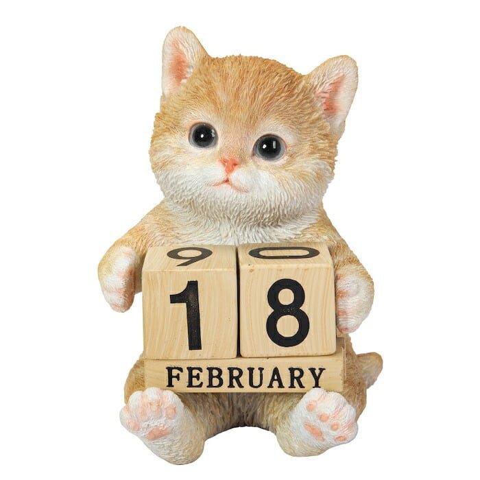 置物 猫 茶トラ白猫 万年カレンダー 高さ11cm woobia ウービア リアル かわいい おしゃれ 玄関 デスク インテリア 卓上カレンダー 日めくり ねこ ネコ 動物 癒し 棚 オフィス 日付 ねこ雑貨 プレゼント ギフト 新築祝い 猫好き