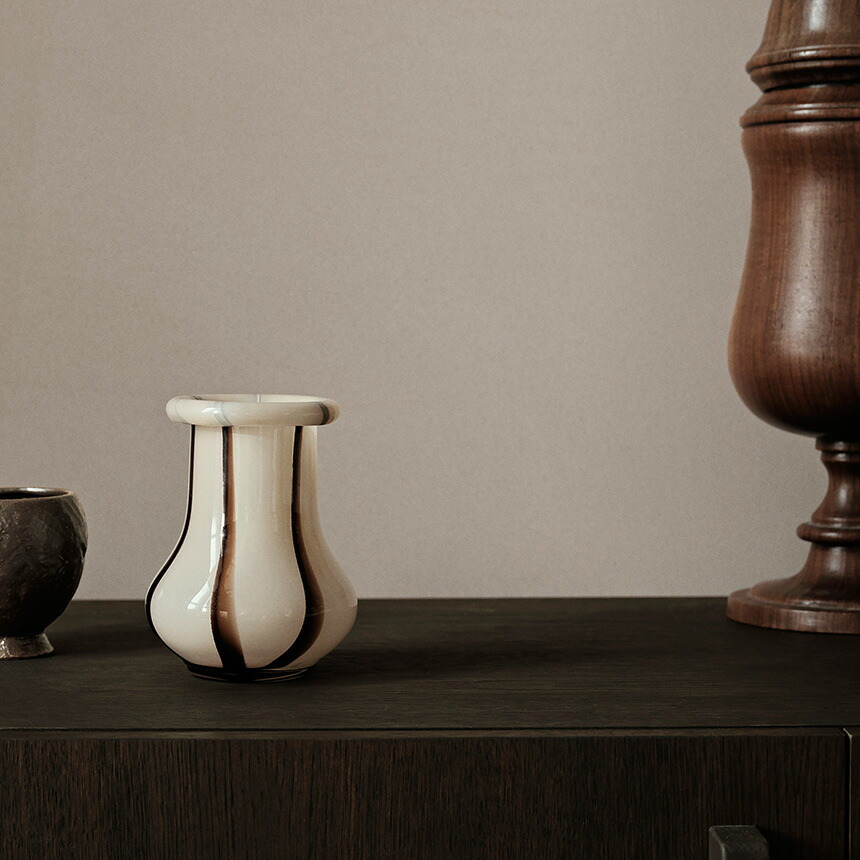 ferm LIVING ファームリビング Riban リバン 北欧 花瓶 フラワーベース 高さ15cm 北欧雑貨ガラス花瓶 ガラス モダン ブランド 人気 おしゃれ インテリア フラワーベース 白 ホワイト クリーム 雑貨 オブジェ