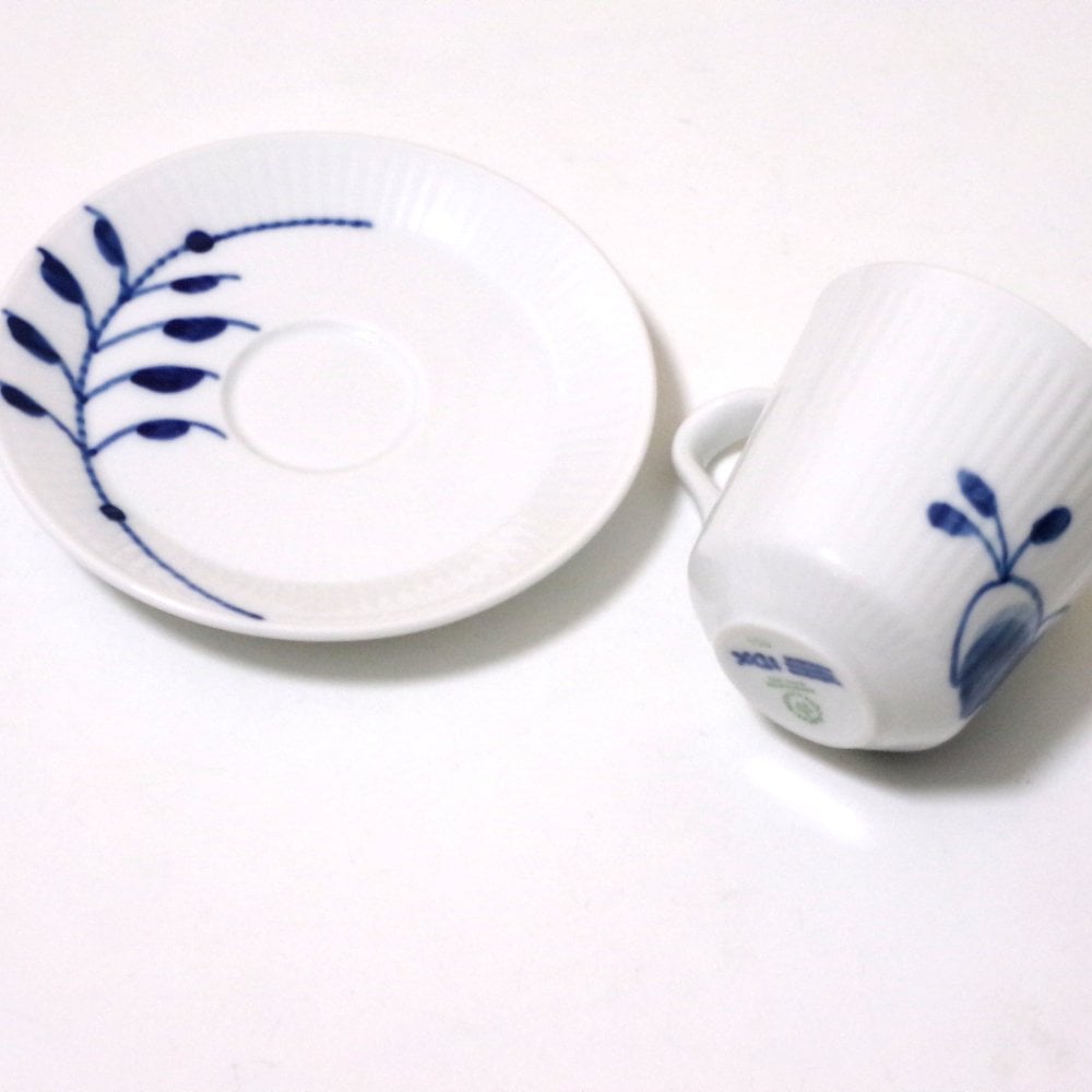 ロイヤルコペンハーゲン ROYAL COPENHAGEN ブルーフルーテッド メガ 　エスプレッソカップ&ソーサー 100ml 2381050 ペア 【御結婚御祝・内祝・新築御祝・還暦御祝・御礼・寿・ギフト包装可能】