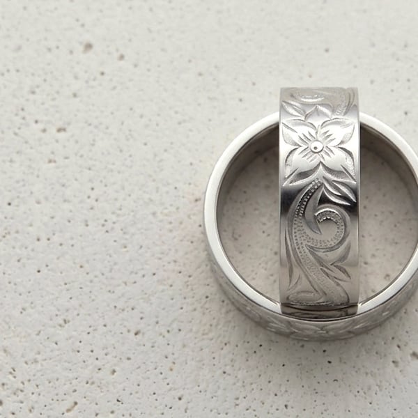 【サイズ展開15～21号】【レーザー刻印無料】ハワイアンジュエリー ペアリング 指輪 幅広リング アクセサリー サージカルステンレス ホヌ ウミガメ 亀 スクロール プルメリア シルバーカラー イエローゴールド メンズ レディース ストレートエッジ カップル 2個セット