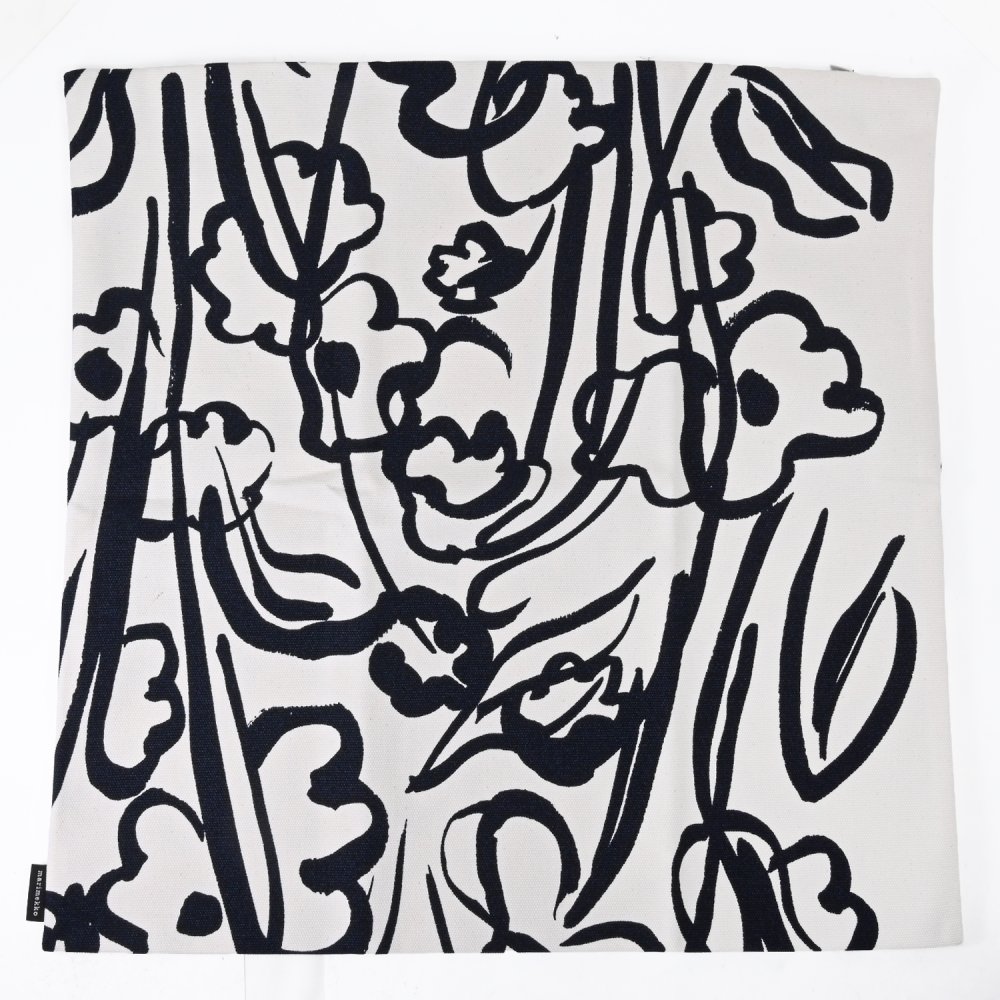 マリメッコ marimekko クッションカバー 50×50cm ヌードクッション セット Ensikukat エンシクカット オフホワイト ダークブルー 76027 076027 850 北欧雑貨 北欧デザイン 送別会 誕生日 お中元 結婚祝い 結婚式 高級 父の日 母の日 ホワイトデー