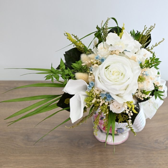 【最後の1点】記念日 誕生日 　白き祝福の花束 ― 風をまとう一輪 ―　超大輪ローズ 薔薇　つぼみ薔薇　陶器製ピッチャー　送料無料