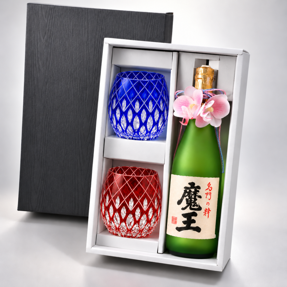 退職 異動 名入れ ペアギフト SXX 酒セット 芋焼酎 白玉醸造 魔王 720ml & 切子 丸型ロックグラス 玉響 青 赤 2点 紐リボン・コサージュ付 ギフトBOX入り / プレゼント ギフト 両親 夫婦 結婚 金婚式 銀婚式 退職 記念 誕生日 長寿 祝い 数量限定