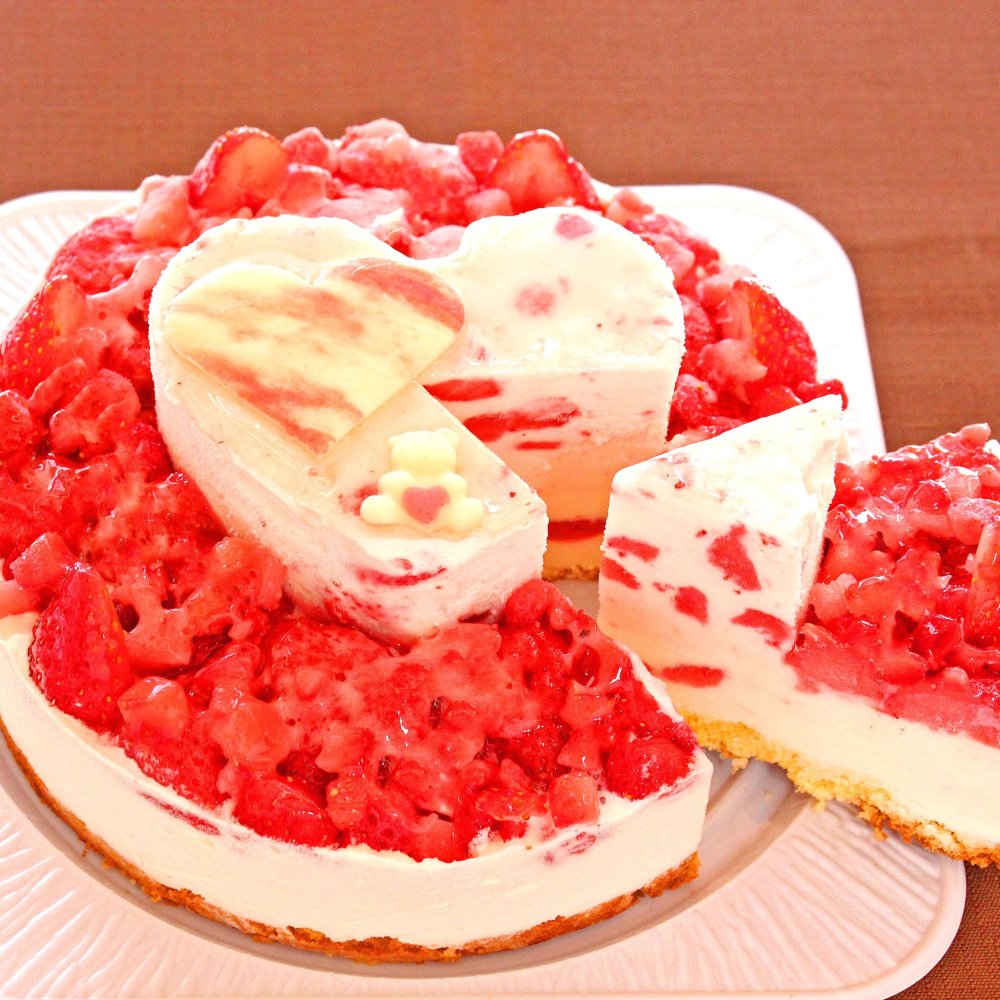 クリスマスハートいちごアイスケーキ６号 [クリスマスケーキ アイスクリームケーキ クリスマスギフト プレゼント 女性人気]