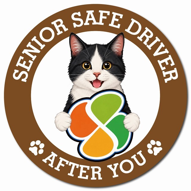 カーサイン 高齢者マーク SENIOR SAFE DRIVER 黒白（ハチワレ） マグネット 強力 直径13cm 肉球 日本製 車 ステッカー