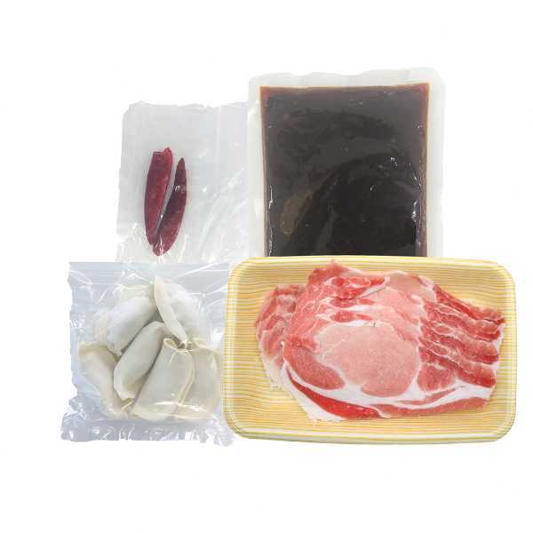 鹿児島産黒豚 チゲ鍋セット 旨辛 鍋セット 関とら本店 冷凍 鍋用餃子付き 豚肉 鍋料理 ギフト 贈り物 ご褒美 お取り寄せグルメ 辛口 鍋パーティー