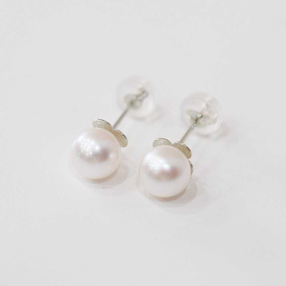 ［pearl618］ 6mm - 6.5mm ホワイトピンク クローバー ピアス あこや真珠