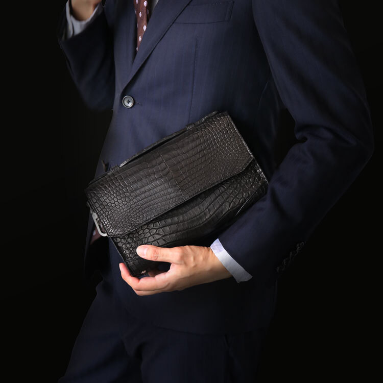 スモールクロコダイル ヌメ革 メンズ セカンドバッグ 2way ショルダーバッグ GranCroco センター取り 一枚革 かぶせ開閉 立ち上がりハンドル A5収納 ミニポケット 希少 本革 高級 レザー 鞄 保証書付 プレゼント ギフト 4FA (06002004-mens-1r)