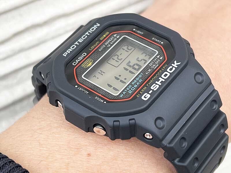 男が語る男のG！GショックG-SHOCK カシオ 電波ソーラー DW-5000R-1AJF 5000番の初代G-SHOCK山形カシオで生産されました   日本人の真心こめた逸品です　こちらは限定品ではなく定番になりまうが生産本数が少なく希少品です