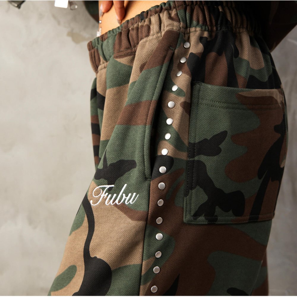 FUBU フブ フレアパンツ メンズ レディース fam-62507 スタッズ フレア スウェットパンツ ブーツカット イージーパンツ 迷彩 カモフラ 刺繍 スケート ストリート ヒップホップ ダンス カジュアル ボトムス M L XL XXL 2026FW Karlas