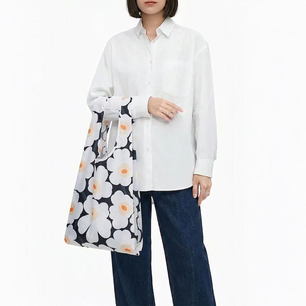 マリメッコ marimekko エコバッグ 買い物袋 スマートバッグ 2026冬新作 ウニッコ オフホワイト ブラック オレンジ 96122 096122 192 北欧雑貨 北欧デザイン 送別会 誕生日 お中元 結婚祝い 結婚式 高級 父の日 母の日 ホワイトデー【スペシャルラッピング660円(別売り)】 ネコポス