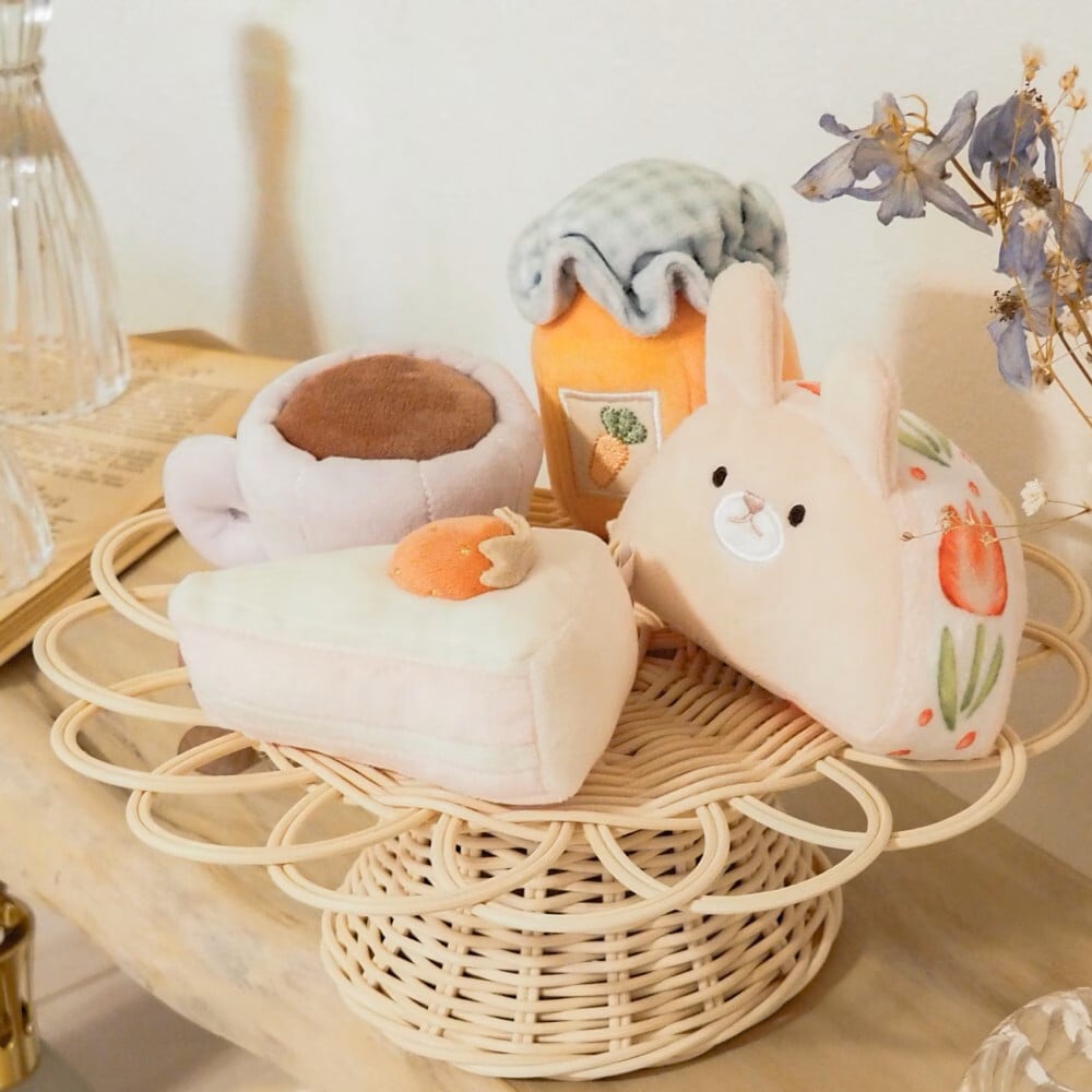 出産祝いに　もちっとラトル うさぎたちのお茶会 布 おもちゃ 玩具 あまのっぽ　amanoppo