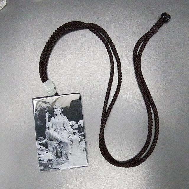 天然石4A黒ひすい本翡翠ジェダイト観音様景観画両面フロスト加工紐ネックレス