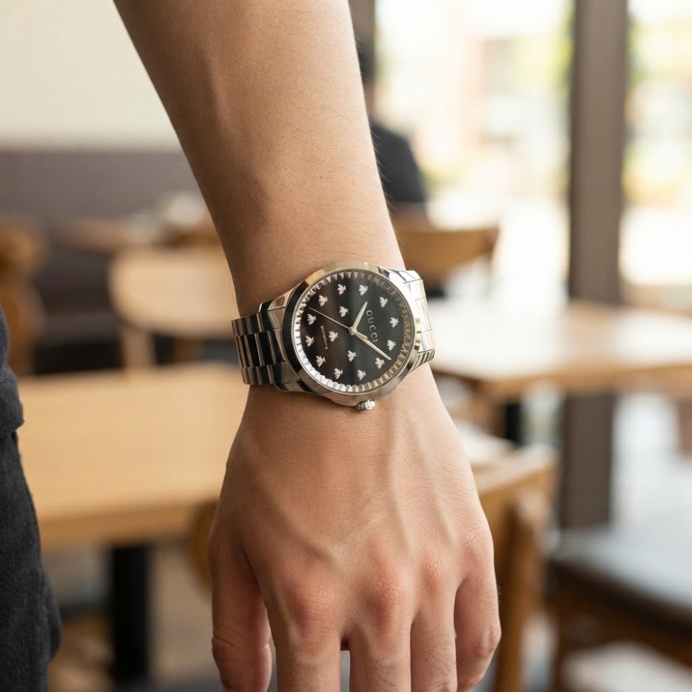 グッチ 腕時計 メンズ Gタイムレス 1本限り 自動巻き 42mm ブラック シルバー 蜂 ビー GUCCI G-Timeless スイス製 サファイアガラス プレゼント ギフト 成人 卒業 入学