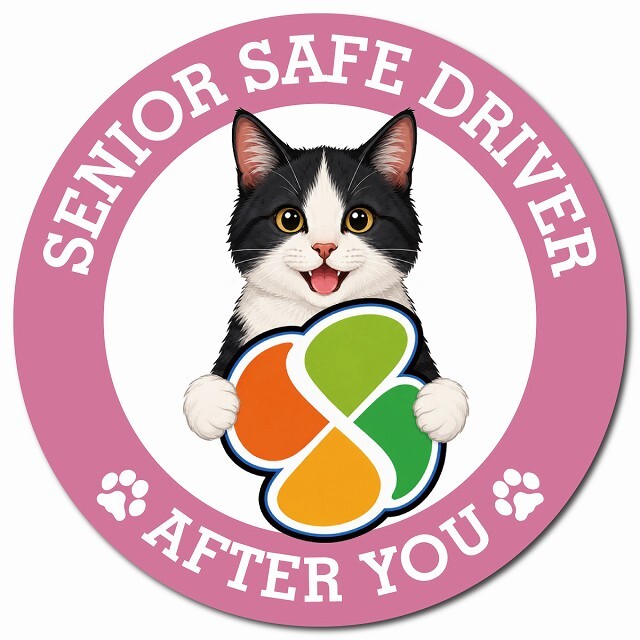 カーサイン 高齢者マーク SENIOR SAFE DRIVER 黒白（ハチワレ） マグネット 強力 直径13cm 肉球 日本製 車 ステッカー
