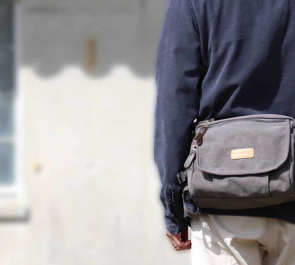 【軽くて丈夫！】WOODYBELLY ショルダーバッグ【送料無料】メンズ 帆布 キャンバス生地 B5サイズ斜め掛け 斜めかけバッグ 大容量 多収納 軽量 通学 通勤誕生日 父の日 プレゼント Ipad 海外旅行 肩掛けカバン 誕生日 プレゼント ギフト 贈り物 男性 父親 バレンタイン 記念日 おしゃれ 丈夫
