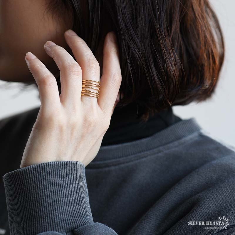 ステンレス 不規則ラインリング ニュアンスリング ごつめ ワイドリング ゴールド プチプラ 槌目模様 透かし 軽やか 存在感 多重 オープン レディース 女性 指輪 金属アレルギー対応