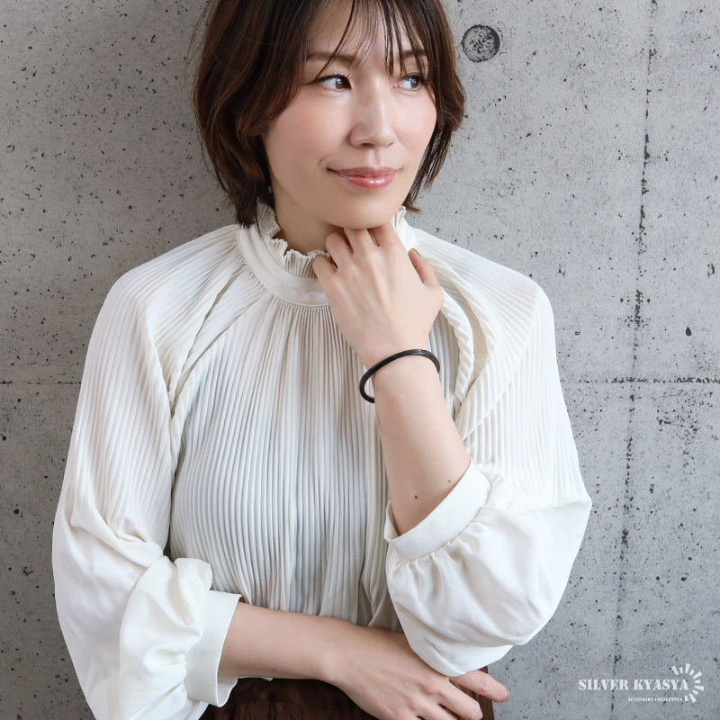 ステンレス ツイスト バングル 4カラー ブレスレット レディース メンズ ねじり シンプル 細身 立体感 ゴールド シルバー アンティークシルバー ブラック ローズゴールド カジュアル きれいめ モード 金属アレルギー対応
