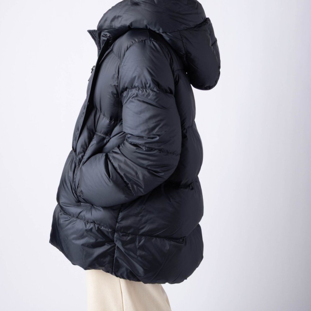 マックスマーラ Max Mara THE CUBE ザ キューブ SEIA Roomy puffer jacket in water repellent plain セイA テクニカル キャンバス ダウンジャケット 2629486085600 レディース アウター