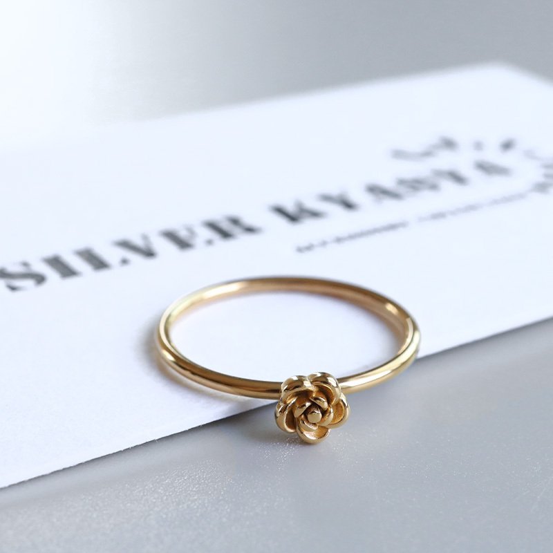 ステンレス フラワーリング ローズリング 細身 可愛い ゴールド 指輪 シンプル お洒落 ピンキー 細め ワンポイント 花 薔薇 一輪 プチプラ レディース 女性 金属アレルギー対応
