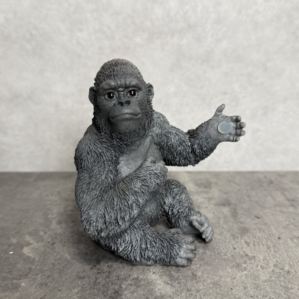 スマホスタンド woobia ウービア ゴリラ おもしろ雑貨 リアル動物オーナメント 卓上 デスク インテリア 誕生日 父の日 昇進祝い 退職祝い 男性 ギフト プレゼント 置物