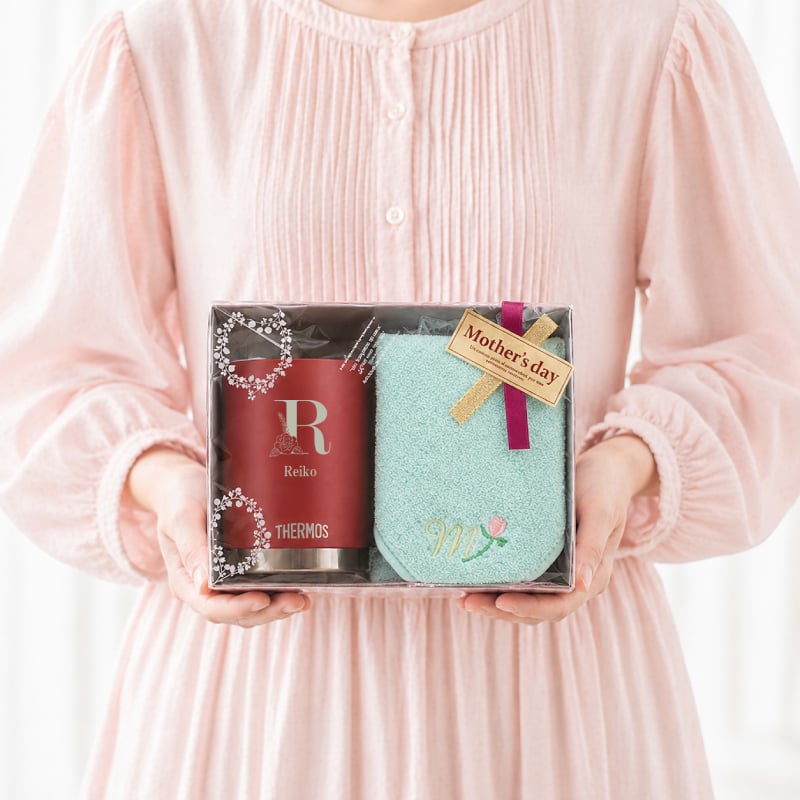 【名前入り ハンカチとマグカップのギフトセット】サーモスマグカップ jds-452 450ml 全4色 【イニシャルデザイン】と今治ハンカチタオル 【花イニシャル】のギフトセット メッセージカードが選べる 4色×14色 25cm×25cm 刺しゅう入りタオル 誕生日 還暦祝い 退職祝い