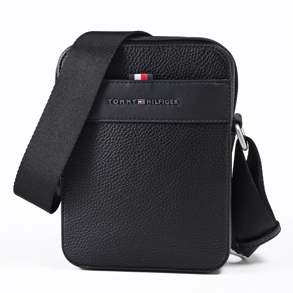 高品質ヨーロッパ輸入モデル トミーヒルフィガー TOMMY HILFIGER ショルダーバッグ メンズ CENTRAL MINI CROSSOVER ブラック AM0AM14698 BDS BLACK 送別会 誕生日 結婚祝い 結婚式 彼氏 息子 夫 男性 名刺入れ 高級 父の日 母の日 即日発送