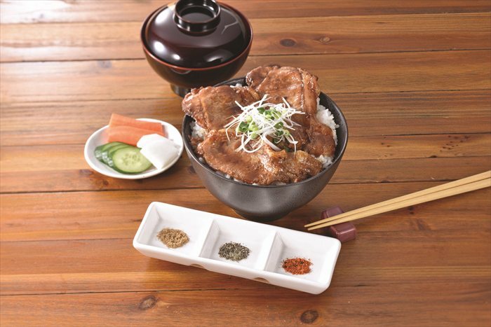 送料無料 北海道産地直送 オリエンタルフーズ×なないろキッチン 北海道産豚丼4食セット(3種の香辛料付)  ※ご注文後約7～10日前後での発送となります。沖縄・離島へは別途配送料が発生いたします お取り寄せグルメ スイーツ