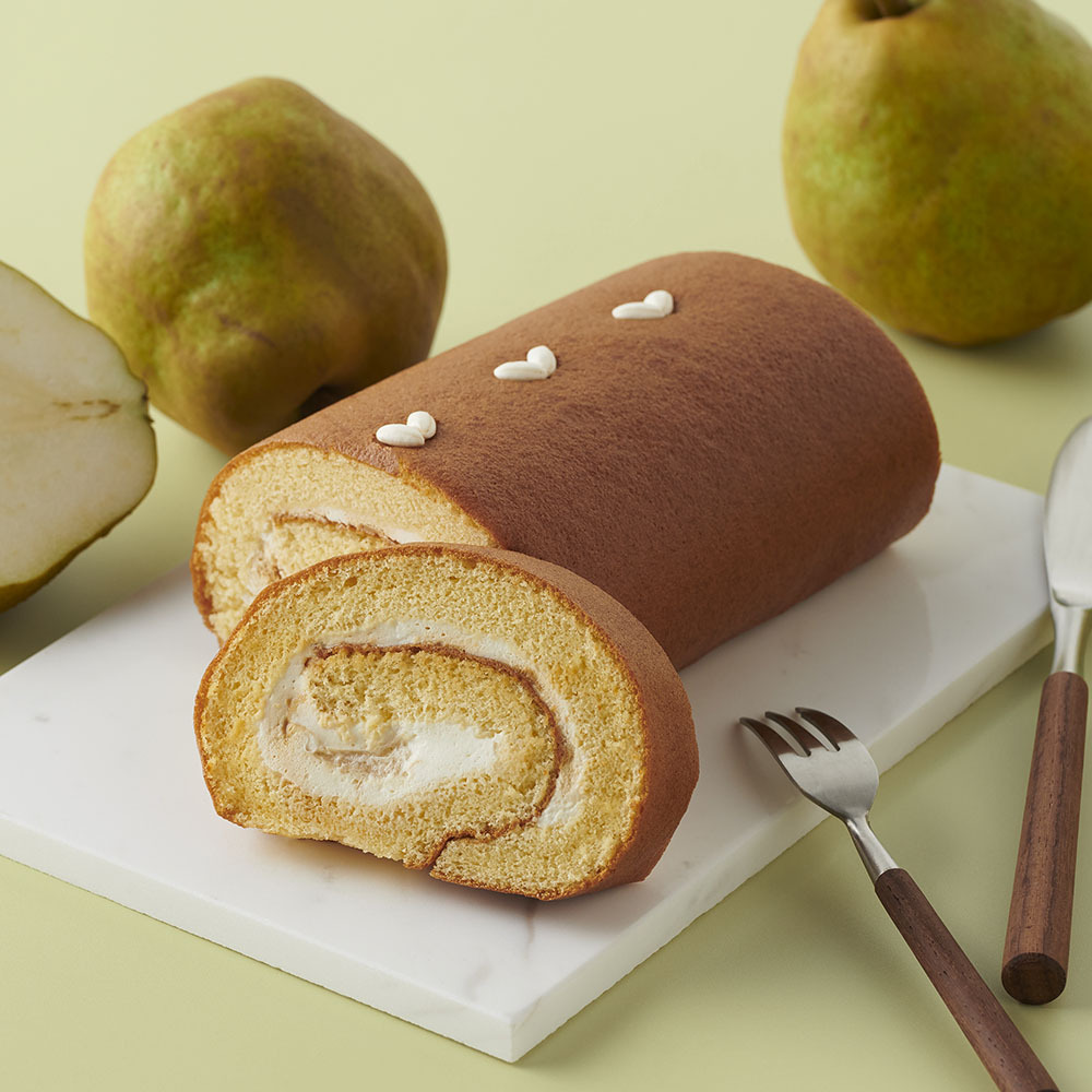 山形 米粉 お米のロールケーキ（庄内産ラ・フランス） グルテンフリー 生クリーム 冷凍 ギフト お歳暮 内祝い お祝い お土産 手土産 お中元