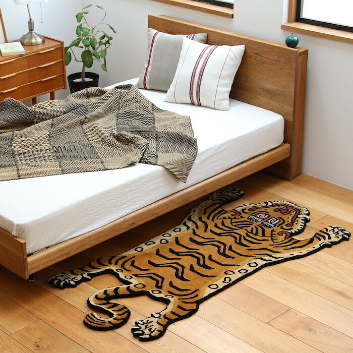 チベタンタイガーラグ ラグマット ウール 手織り TIBETAN TIGER RUG S M L 3サイズ インド製 ハンドクラフト 虎 トラ タイガー アクセントラグ タペストリー エスニック リビング 玄関 ベッドサイド 壁飾り 天然素材 おしゃれ