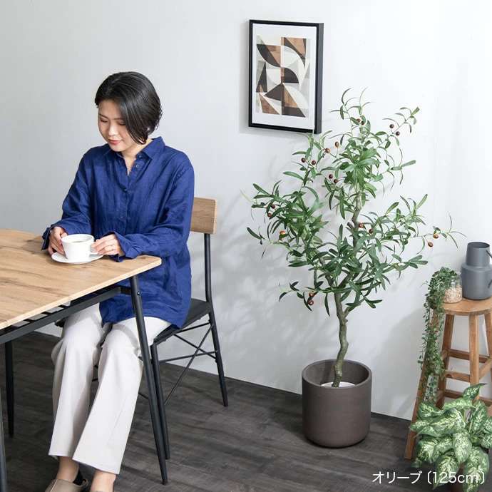 【高さ90cm】光触媒人工観葉植物 モンステラ 幅50cm×奥行50cm×高さ90cm リビング ダイニング 天然木 お部屋に気軽に飾れて空間を美しく彩るフェイクグリーン 本物の植物のようなリアルな質感とインテリアに馴染む風合いが魅力です