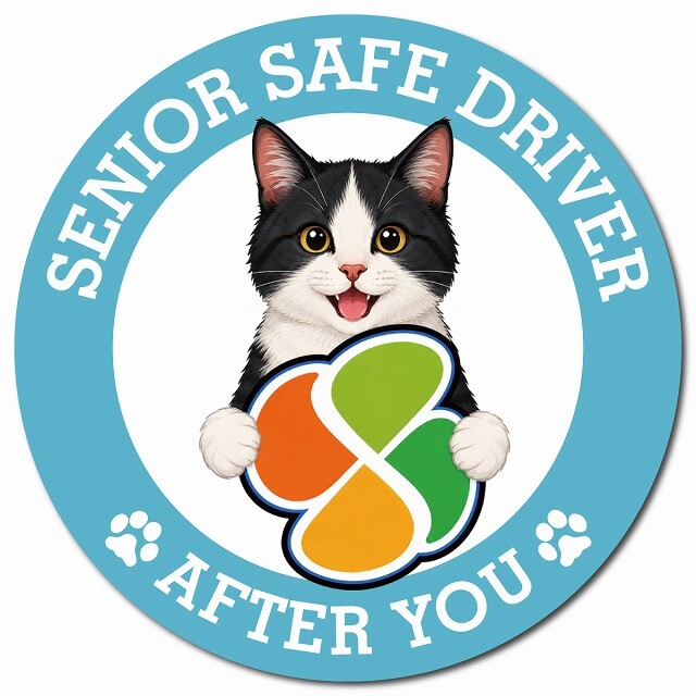 カーサイン 高齢者マーク SENIOR SAFE DRIVER 黒白（ハチワレ） マグネット 強力 直径13cm 肉球 日本製 車 ステッカー